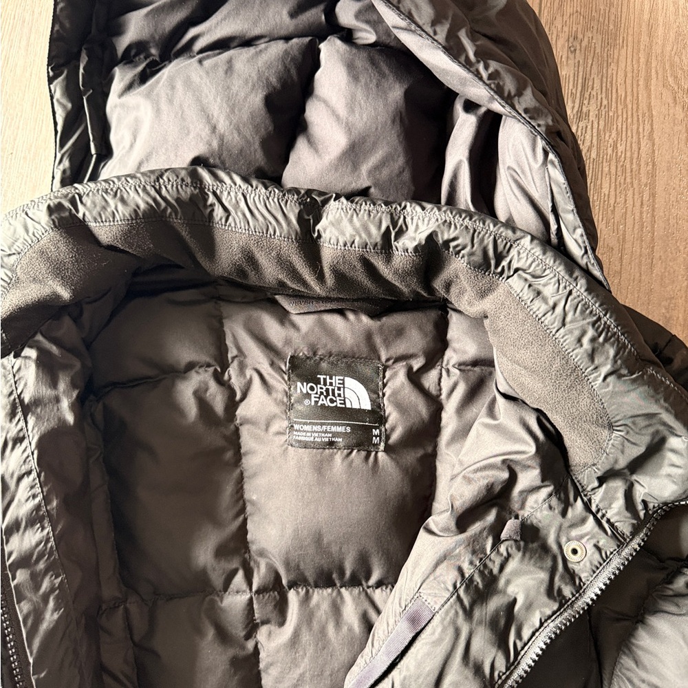 The North Face Women's Black Puffer Jacket - Picture 3 of 4